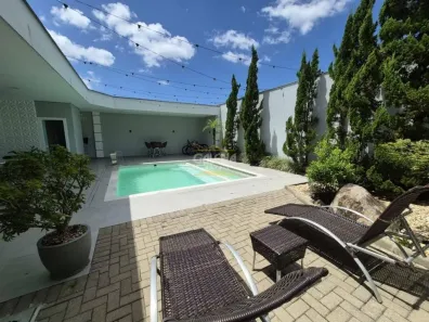Sobrado com 4 Quartos à venda, 257m² no Saguaçu, Joinville