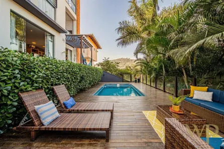 Casa com 3 Quartos à venda, 310m² no Bom Retiro, Joinville