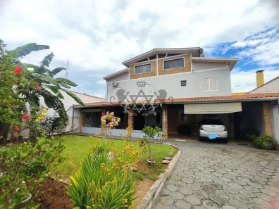Sobrado com 4 Quartos à venda, 45m² no Loteamento Jardim Aruan, Caraguatatuba