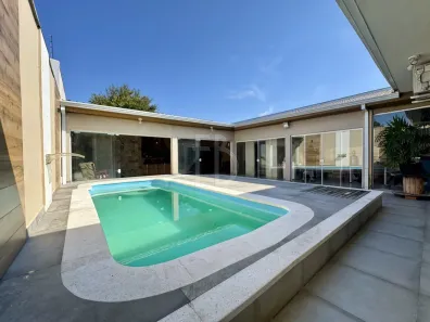 Casa com 3 Quartos à venda, 300m² no Pinheirinho, Curitiba