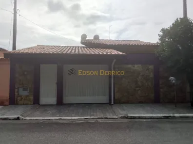 Casa com 3 Quartos para alugar, 169m² no Conjunto Habitacional Terra dos Ipês I (Norte), Pindamonhangaba