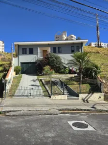 Casa com 3 Quartos à venda, 280m² no Jardim Quisisana, Poços de Caldas