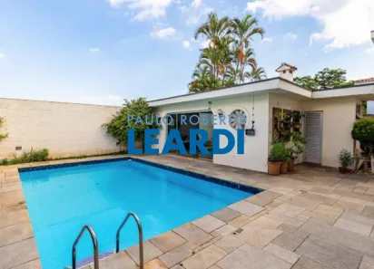 Sobrado com 4 Quartos à venda, 363m² no Granja Julieta, São Paulo