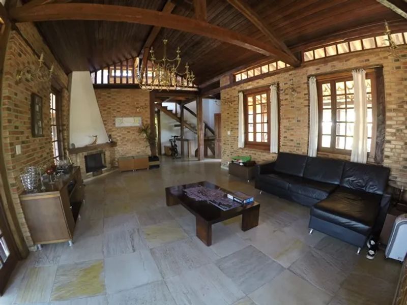 Casa com 4 quartos — Braúnas, Belo Horizonte