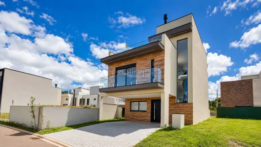 Casa de Condomínio com 3 Quartos para alugar, 160m² no Santa Cândida, Curitiba