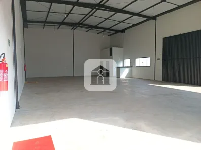 Galpão/Depósito/Armazém para alugar, 240m² no Novo Mundo, Uberlândia