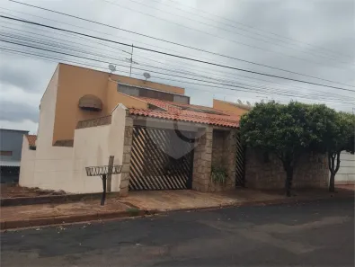 Sobrado com 3 Quartos à venda, 268m² no Jardim Nova América, Araraquara