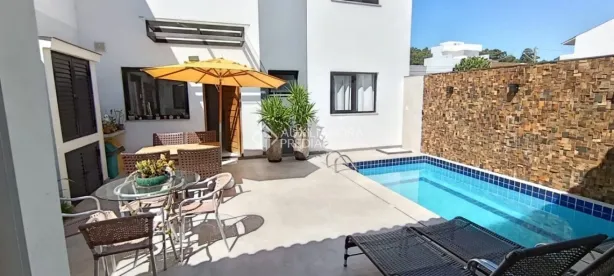 Casa com 4 Quartos à venda, 180m² no Guarujá, Porto Alegre