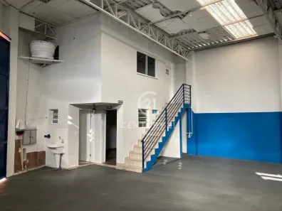 Galpão/Depósito/Armazém para alugar, 230m² no Jardim Bertanha, Sorocaba