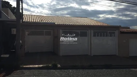 Casa com 2 Quartos para alugar, 45m² no Martins, Uberlândia