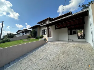 Sobrado com 5 Quartos à venda, 235m² no Saguaçu, Joinville