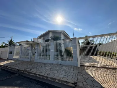 Sobrado com 4 Quartos à venda, 418m² no Jardim Califórnia, Cuiabá
