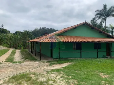 Fazenda/Sítio com 3 Quartos à venda, 200m² no Jardim São Luiz, Jacareí