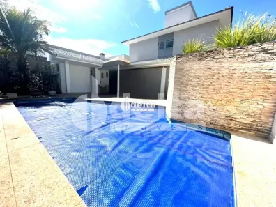 Casa de Condomínio com 4 Quartos para alugar, 423m² no Morada da Colina, Uberlândia