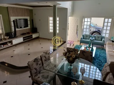 Sobrado com 3 Quartos para alugar, 250m² no Loteamento Villa Branca, Jacareí