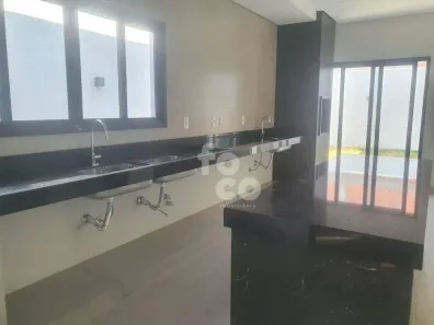 Casa com 3 Quartos à venda, 165m² no Novo Mundo, Uberlândia