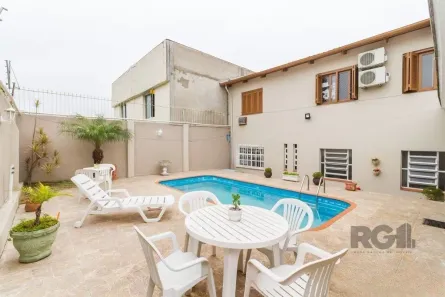 Casa com 4 Quartos à venda, 360m² no Espírito Santo, Porto Alegre
