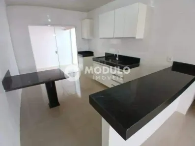 Casa com 2 Quartos para alugar, 60m² no Shopping Park, Uberlândia