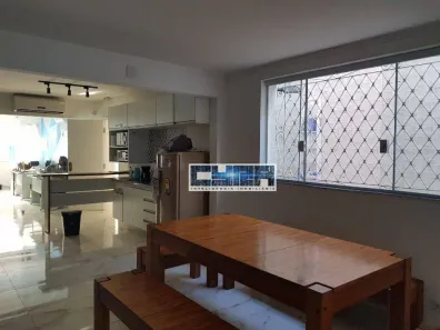 Casa com 3 Quartos à venda, 235m² no Ponta da Praia, Santos