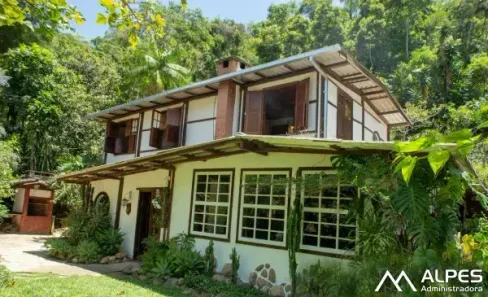 Casa com 8 Quartos à venda, 372m² no Albuquerque, Teresópolis