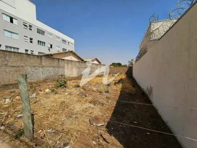 Lote/Terreno à venda, 300m² no Pampulha, Uberlândia