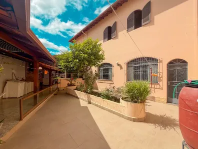 Casa com 5 Quartos à venda, 378m² no Santa Amélia, Belo Horizonte