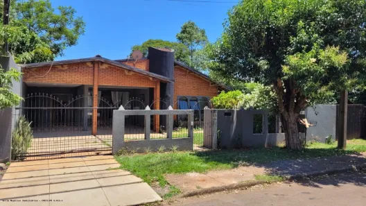 Casa com 3 Quartos à venda, 225m² no Jardim Residencial Araucária, Campo Mourão