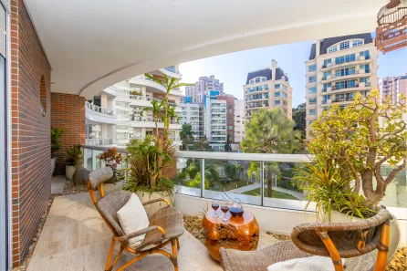Apartamento com 3 Quartos para alugar, 234m² no Ahú, Curitiba