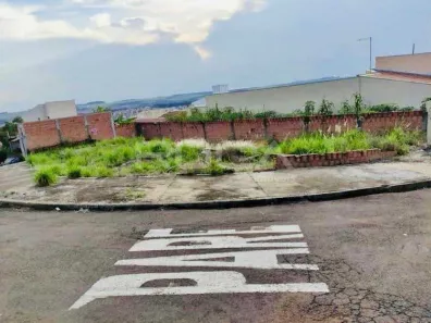 Lote/Terreno à venda, 242m² no Jardim Medeiros, São Carlos