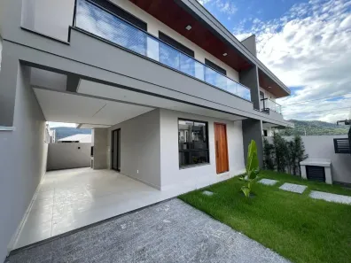 Sobrado com 3 Quartos à venda, 124m² no Forquilhas, São José