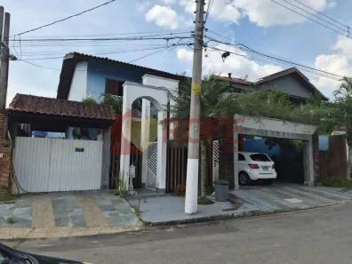 Casa com 3 Quartos para alugar, 287m² no Parque Paulistano, Cotia