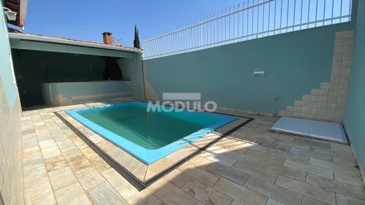 Casa com 3 Quartos à venda, 220m² no Santa Mônica, Uberlândia