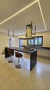 Sobrado com 3 Quartos à venda, 220m² no Loteamento Villa Branca, Jacareí