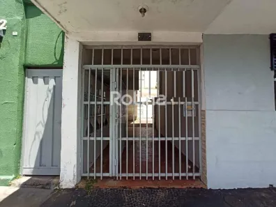Casa com 2 Quartos para alugar, 55m² no Martins, Uberlândia
