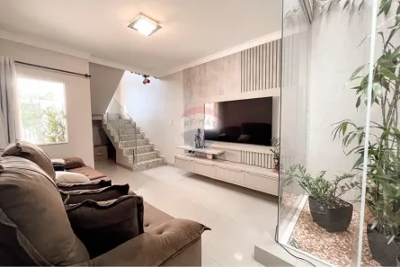 Sobrado com 4 Quartos à venda, 180m² no Coqueiral, Cascavel