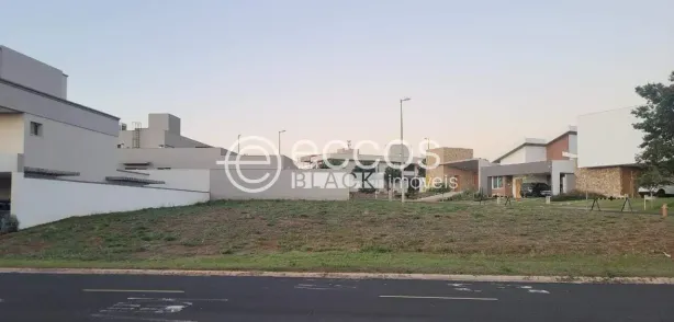 Lote/Terreno à venda, 737m² no Shopping Park, Uberlândia
