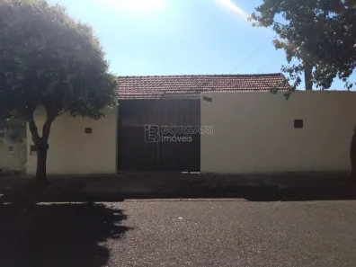 Casa com 1 Quarto para alugar, 98m² no Centro, Araraquara