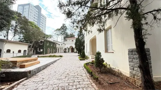 Sobrado com 15 Quartos para alugar, 845m² no Vila Albertina, São Paulo