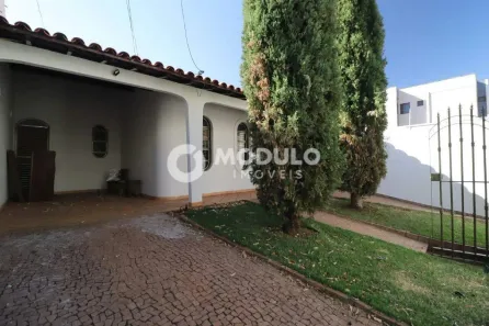 Casa com 3 Quartos para alugar, 186m² no Tabajaras, Uberlândia