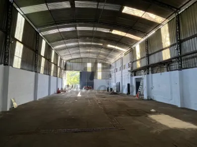 Galpão/Depósito/Armazém à venda, 900m² no , Santa Isabel