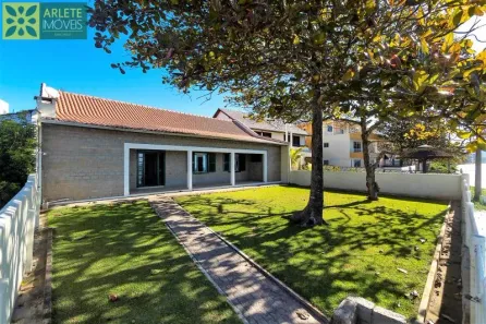 Casa com 3 Quartos para alugar, 180m² no Balneário Perequê, Porto Belo