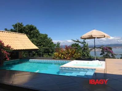 Casa com 4 Quartos para alugar, 410m² no Centro, Florianópolis