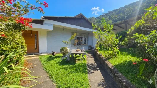 Casa com 3 Quartos à venda, 226m² no Vale do Paraíso, Teresópolis