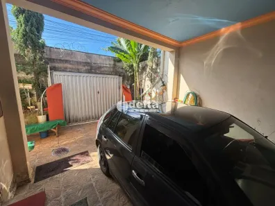 Casa com 3 Quartos à venda, 200m² no Laranjeiras, Uberlândia