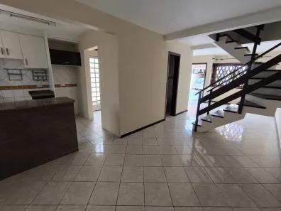 Sobrado com 3 Quartos para alugar, 101m² no Pilarzinho, Curitiba