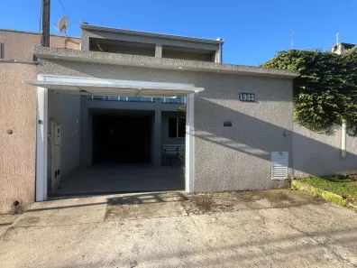 Sobrado com 4 Quartos à venda, 180m² no Centro, Araucária