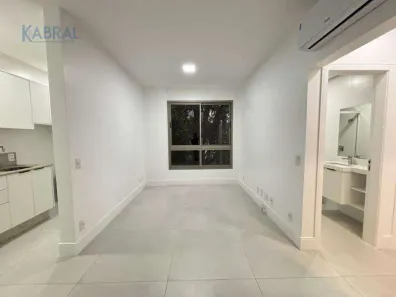 Apartamento com 2 Quartos para alugar, 60m² no Centro, Florianópolis