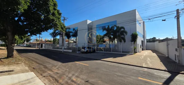 Prédio Comercial com 8 Quartos para venda ou aluguel, 2500m² no Parque Rural Fazenda Santa Cândida, Campinas