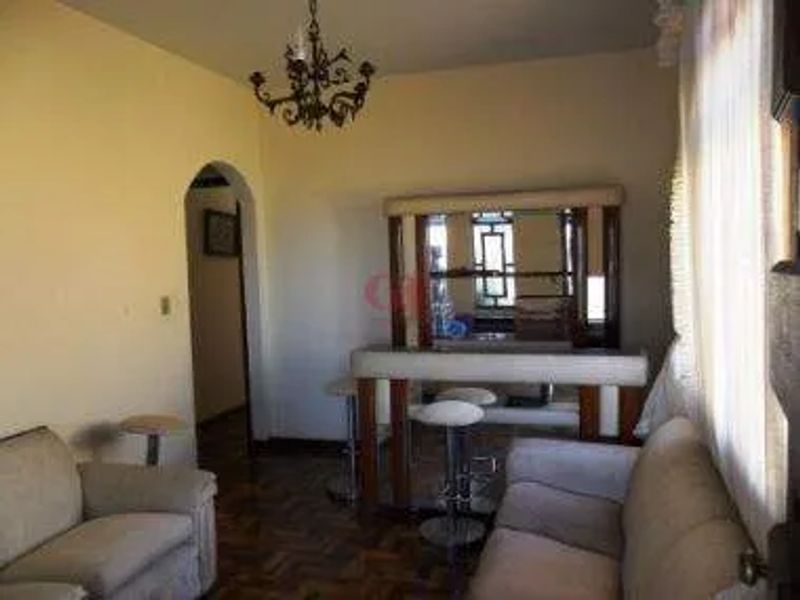 Casa com 5 quartos — Nova Granada, Belo Horizonte