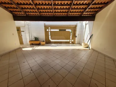 Casa com 4 Quartos à venda, 230m² no Jardim Karaíba, Uberlândia